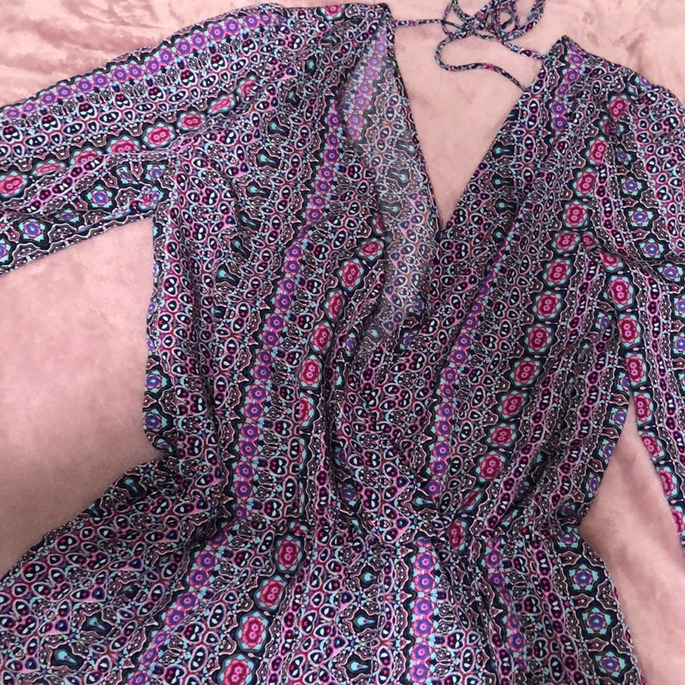 Low V-neck Patterned Romper